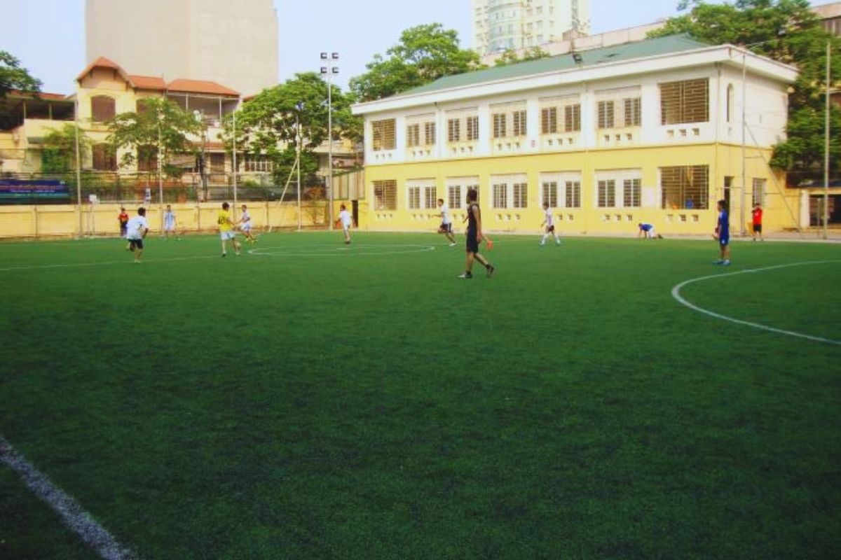 san-bong-da-quan-ba-dinh-ha-noi