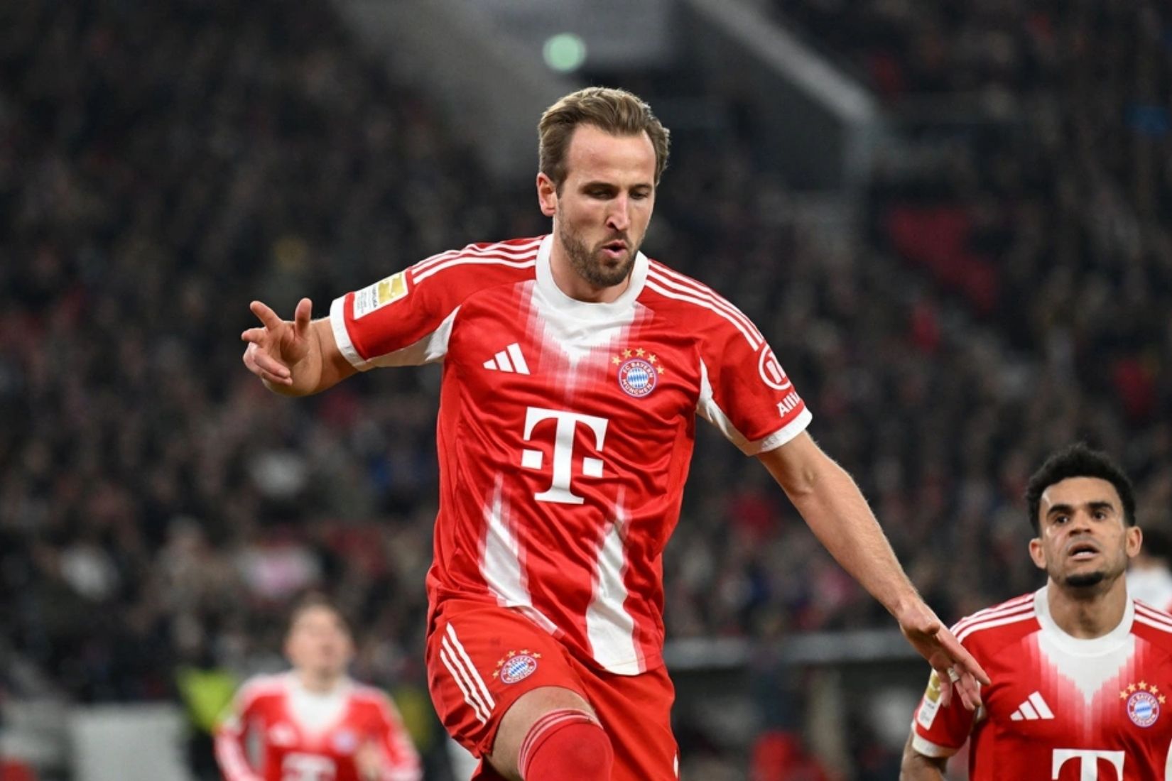 ky-tich-cua-harry-kane-can-bang-ky-luc-60-nam-o-bundesliga