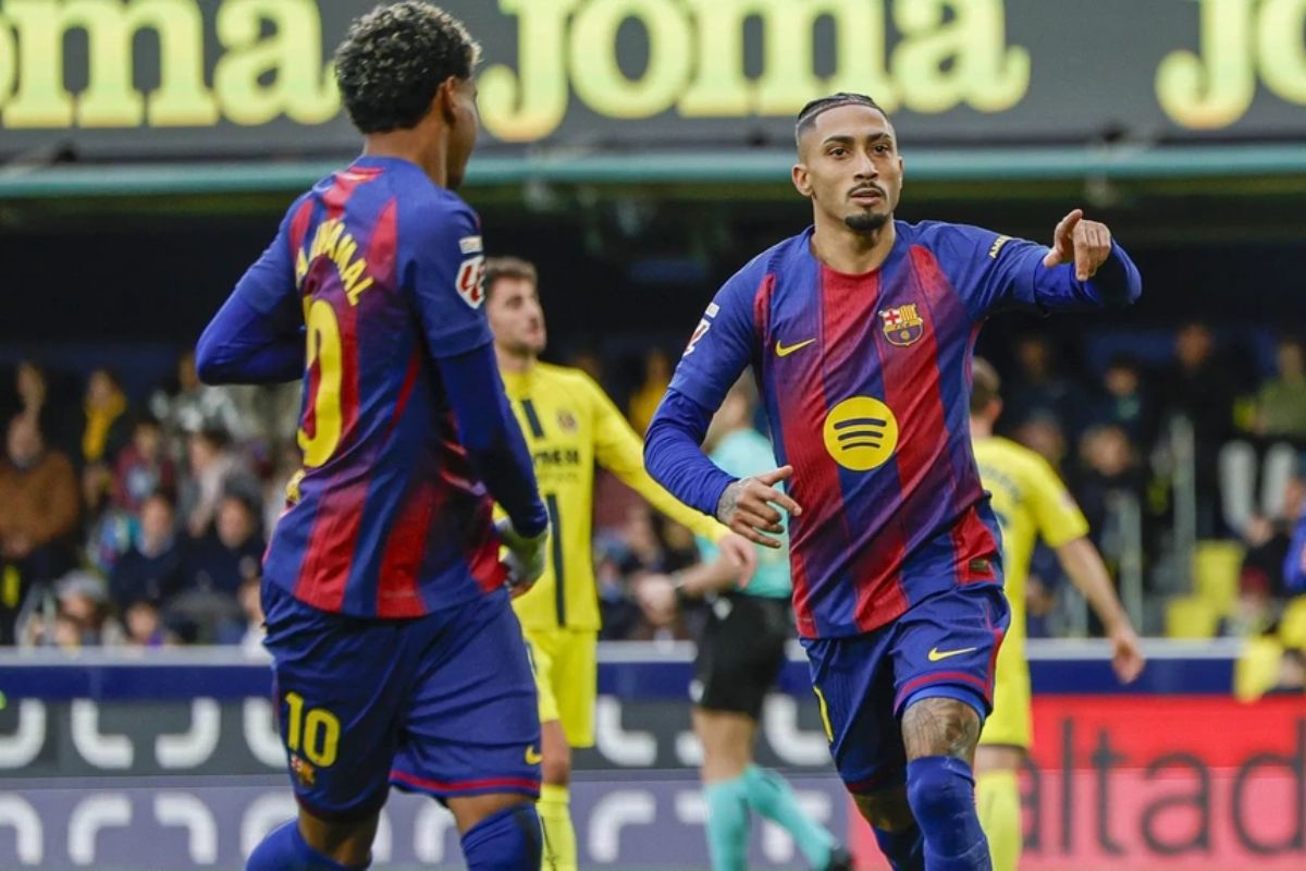 Raphinha mở tỷ số cho Barcelona (Ảnh: Getty).