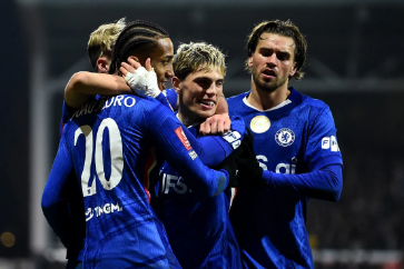 Chelsea Tiếp Tục Bất Ổn Nội Bộ Sau Án Phạt Kỷ Lục