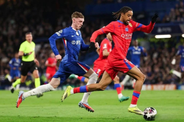 "Cái Bẫy" Nhân Bám Nhân: Vì Sao Các Đại Gia Thảm Bại Tại Champions League?