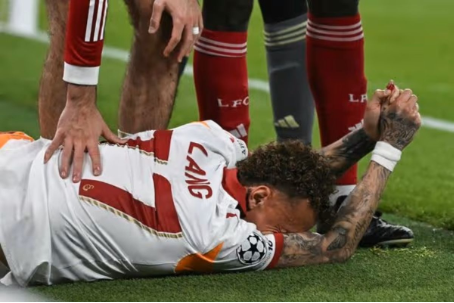 noa-lang-chan-thuong-nang-galatasaray-tham-bai-tai-anfield