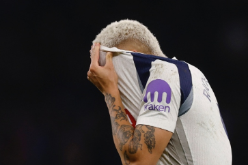 Tottenham tiếp tục trở thành “trò cười”