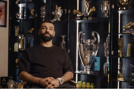 mohamed-salah-gay-choang-voi-dong-ho-450000-usd-trong-video-chia-tay-liverpool