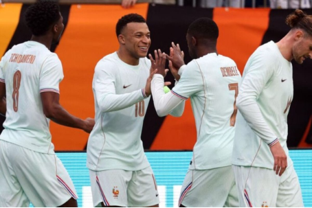 mbappe-toa-sang-phap-ha-brazil-du-thi-dau-thieu-nguoi